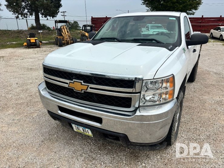2013-chevrolet-3500hd-image-14