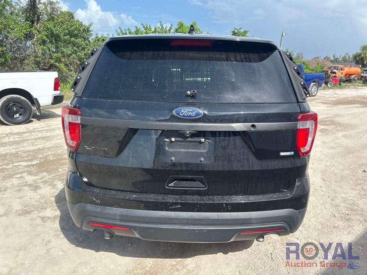 2016-ford-explorer-image-18
