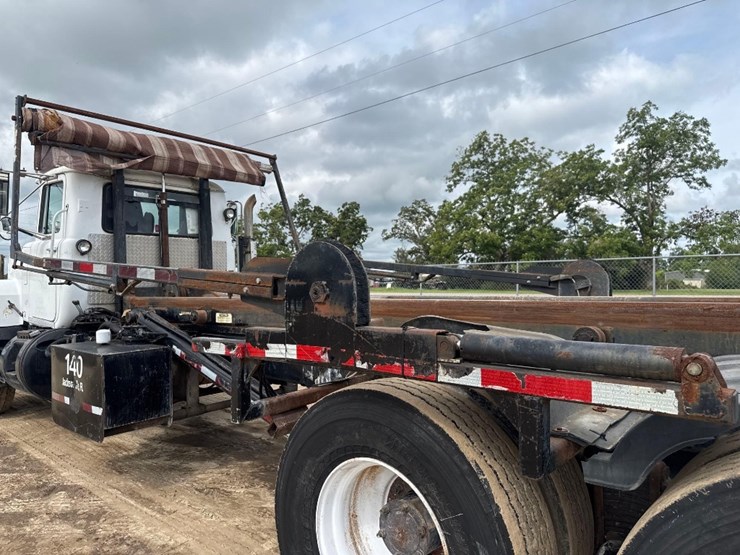 2001-mack-rd688s-image-18