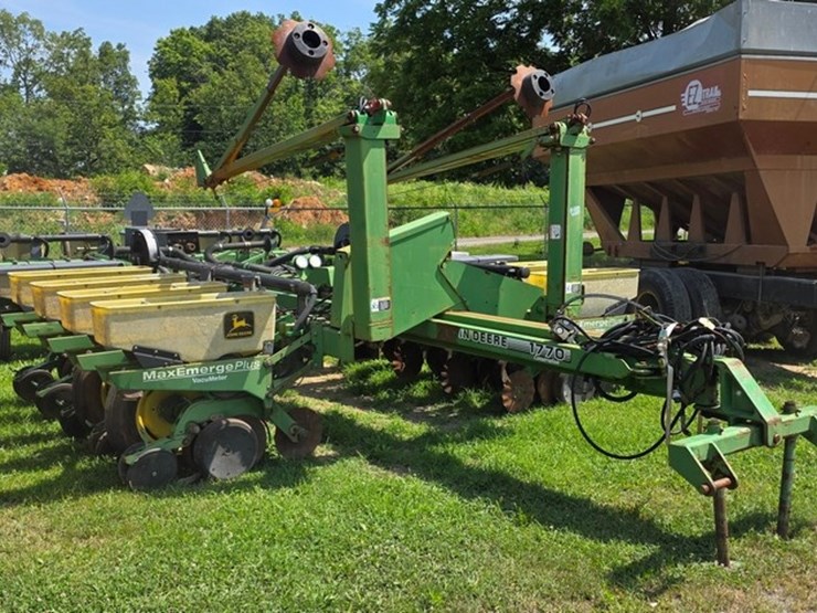 john-deere-1770-image-1