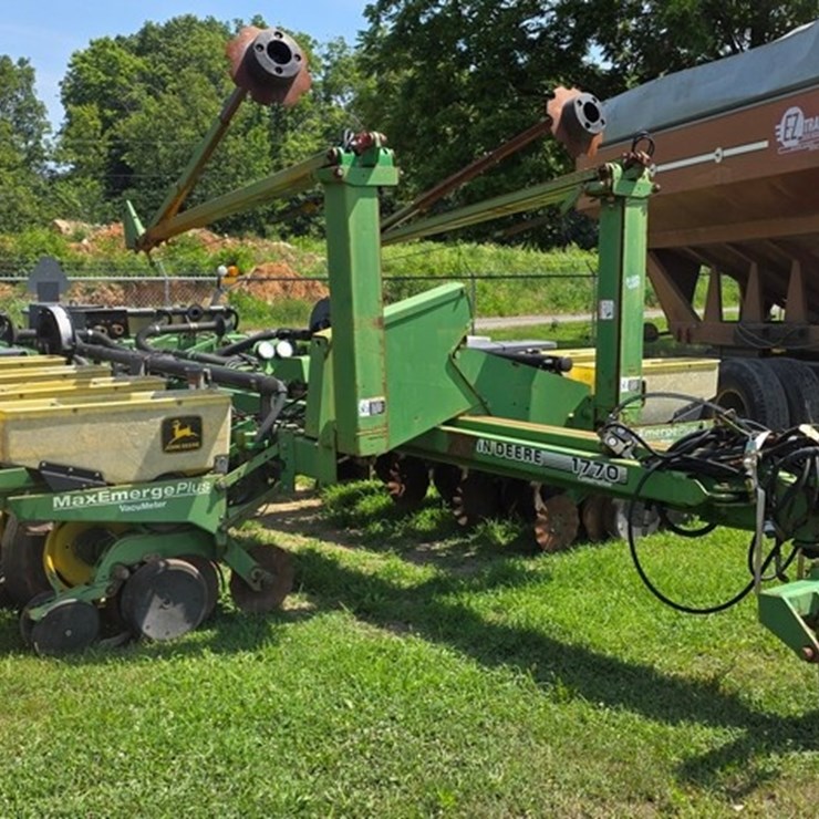 JOHN DEERE 1770