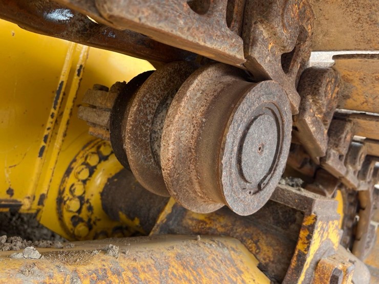 2020-deere-700k-lgp-image-11