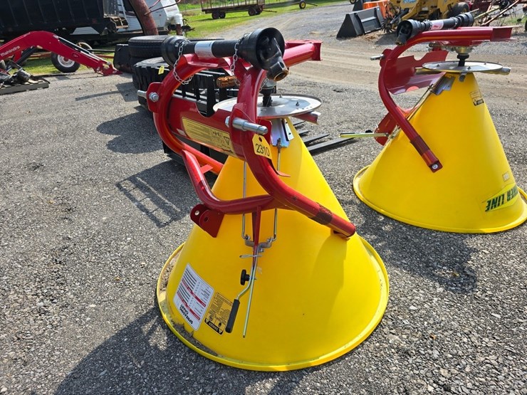 new-power-line-400-plastic-3pt.-spin-spreader-image-3