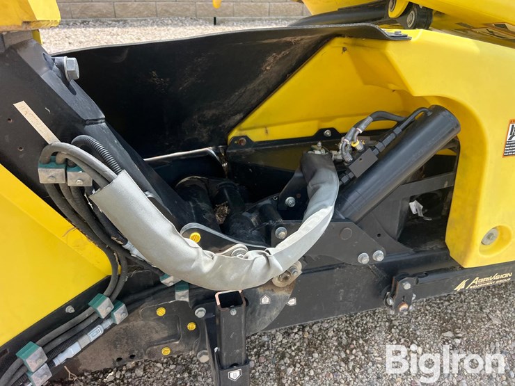 2020-john-deere-772-image-18