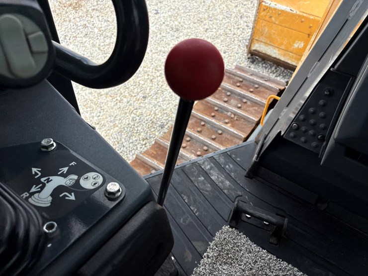 2022-john-deere-450-image-71