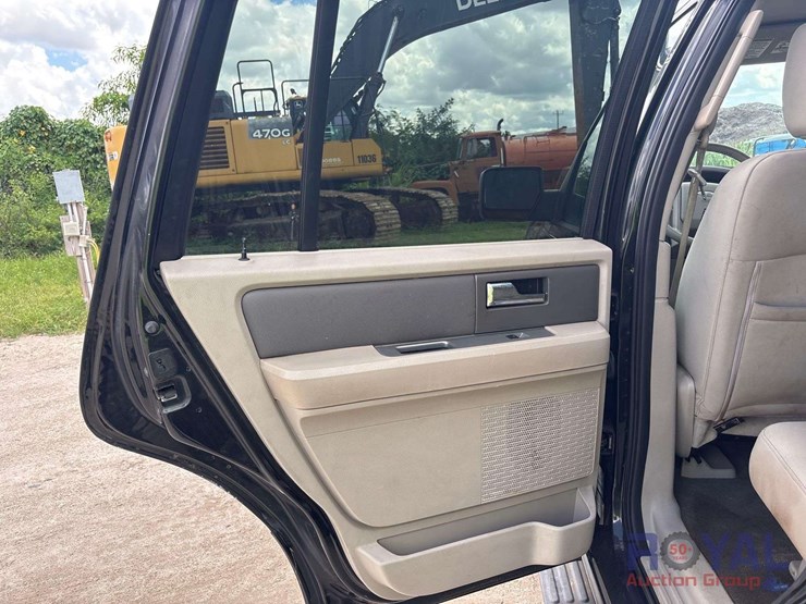 2010-ford-expedition-image-17