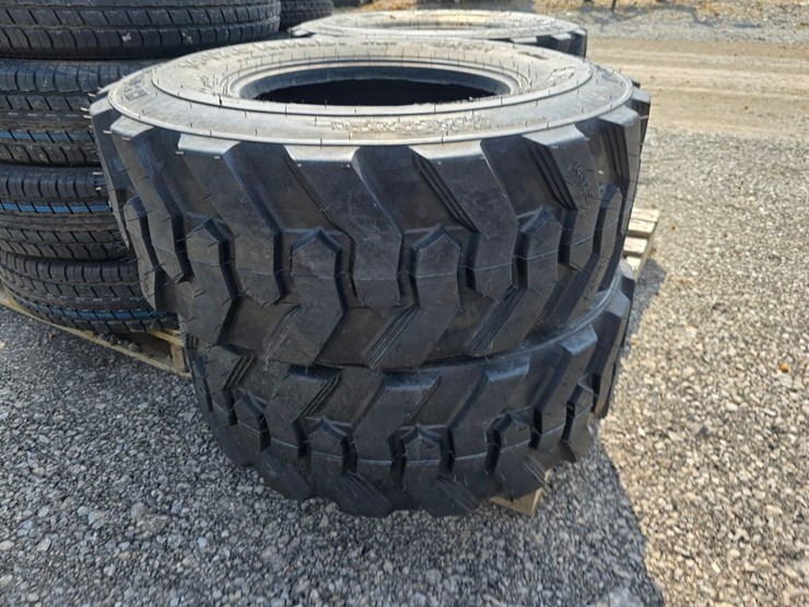 new-4-17.5-forerunner-skidloader-tires-image-3