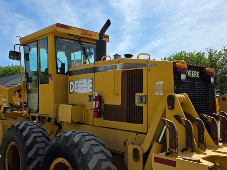2001-deere-670c-image-25