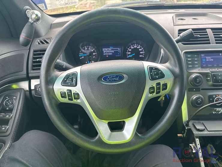 2015-ford-explorer-image-13