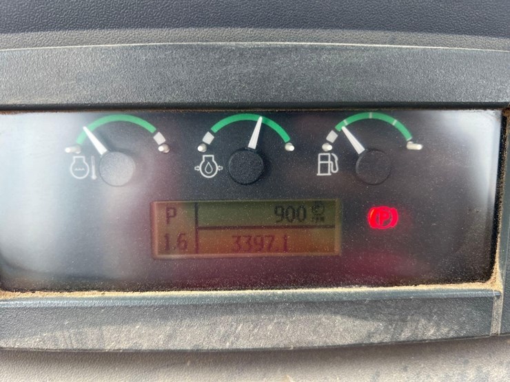 2020-deere-700k-lgp-image-44
