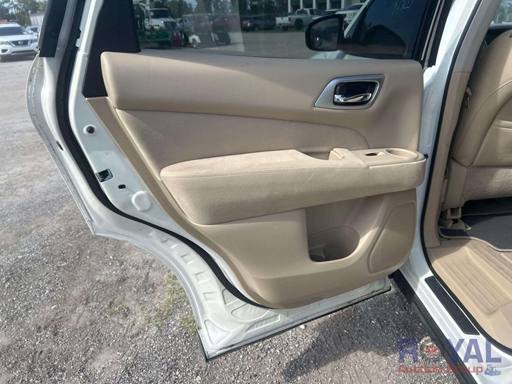 2015-nissan-pathfinder-image-17