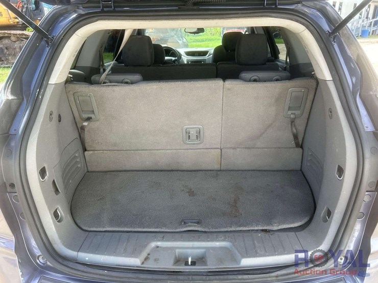 2013-chevrolet-traverse-ls-image-23
