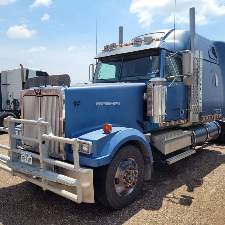 2005 WESTERN STAR 4900