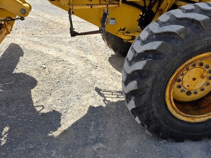 2001-deere-670c-image-18
