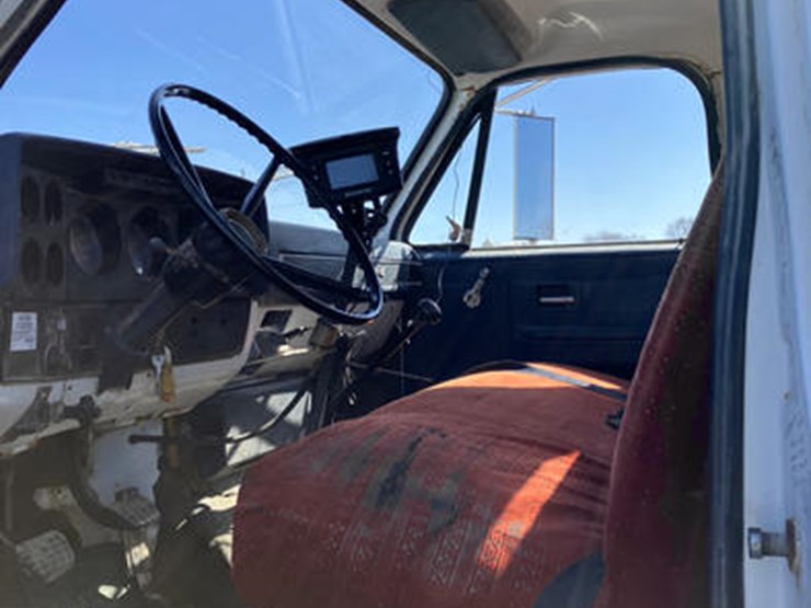 #111477-•-1988-gmc-lime-truck-#v532251-image-32