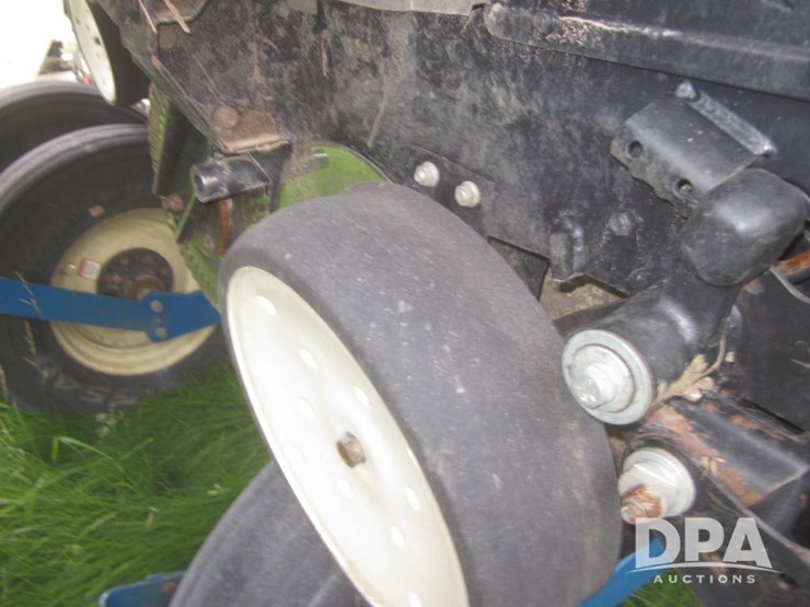 2010-kinze-3660-image-22