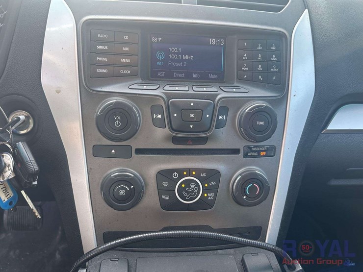 2015-ford-explorer-image-15