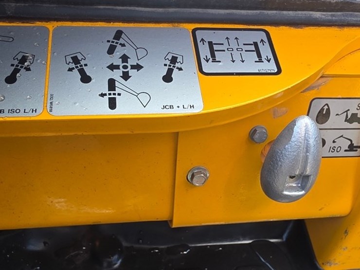 2021-jcb-1cxt-image-57