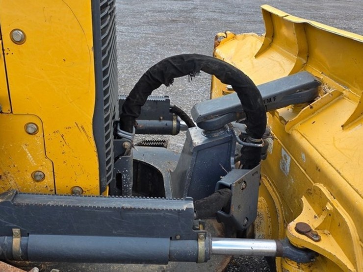 2014-deere-700k-lgp-image-45