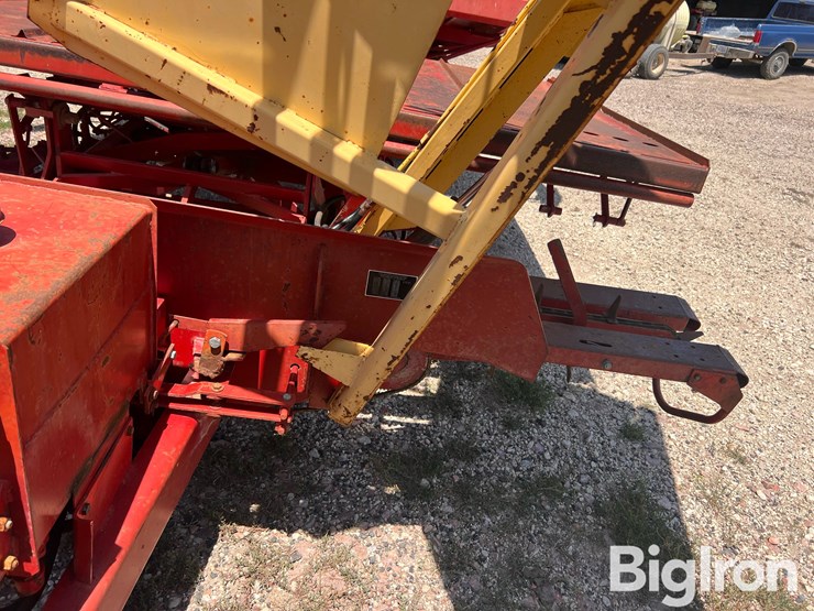 new-holland-1037-image-13