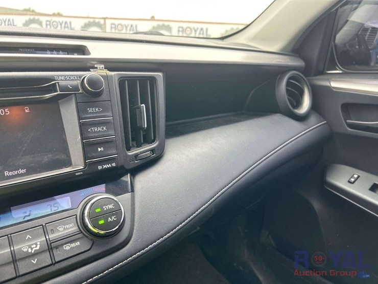 2018-toyota-rav4-image-18