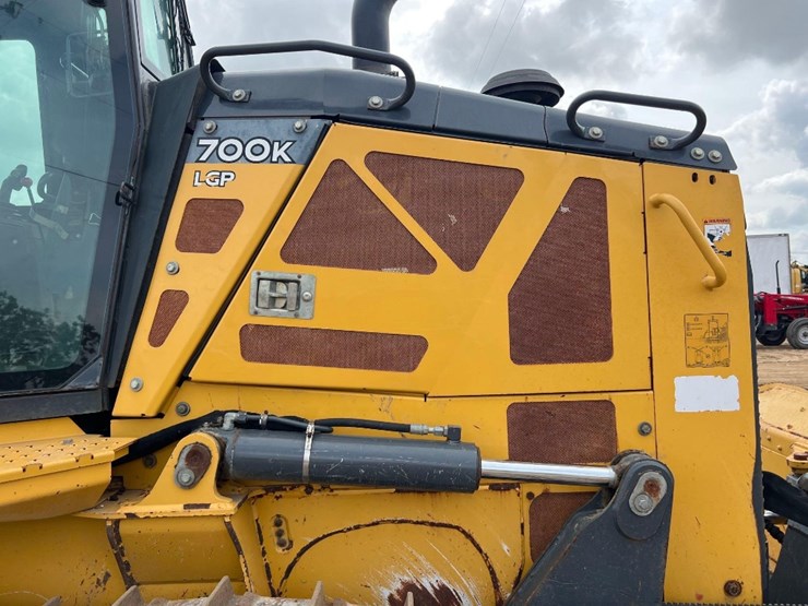 2020-deere-700k-lgp-image-23