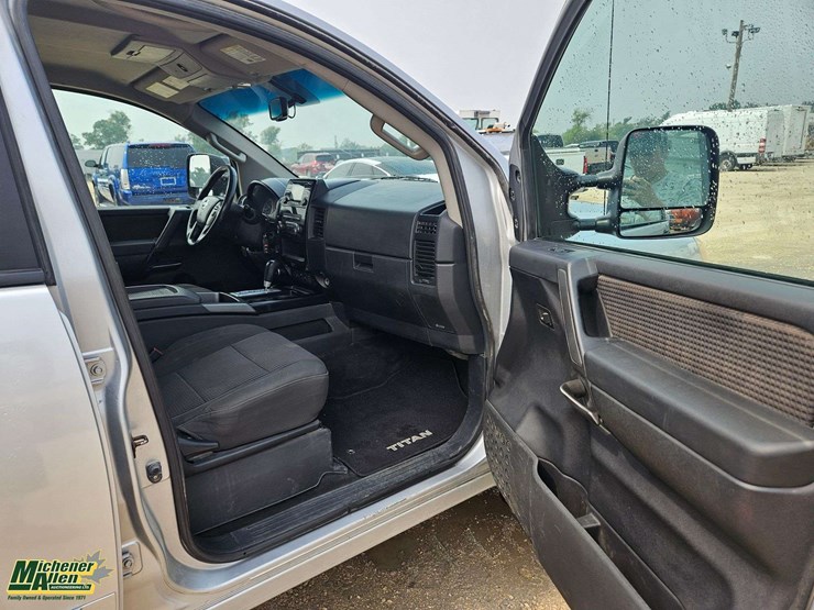 2014-nissan-titan-image-34