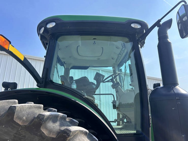 2012-john-deere-8285r-image-22
