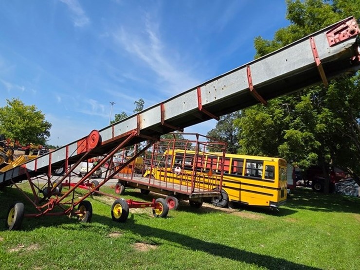 new-holland-155-image-3