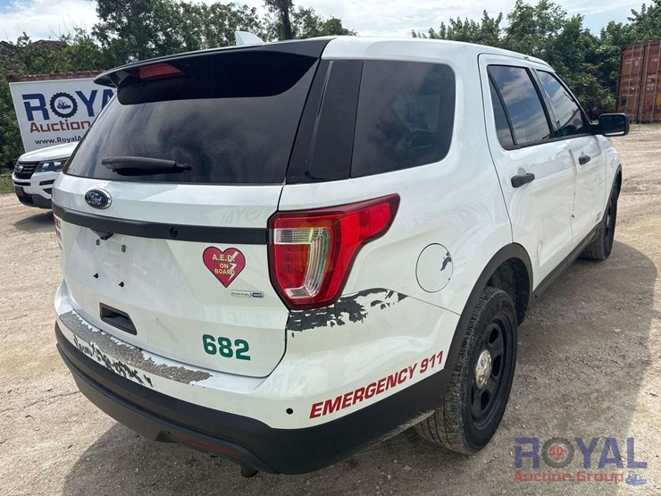 2016-ford-explorer-image-3
