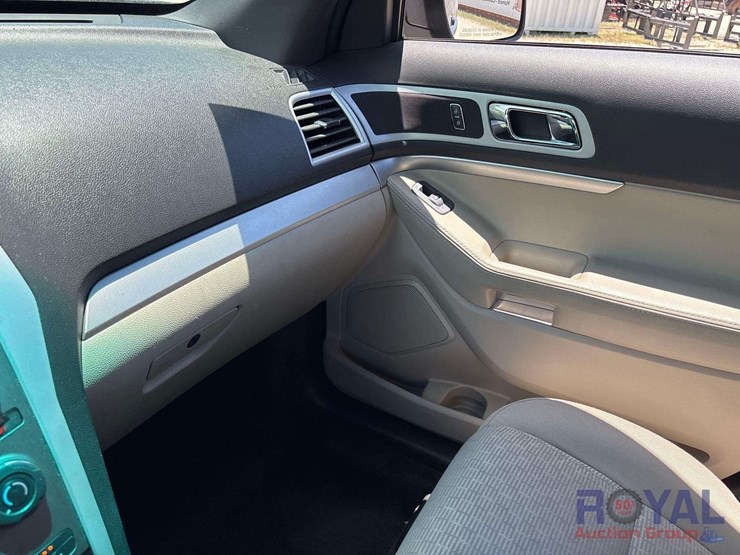 2014-ford-explorer-xlt-image-14