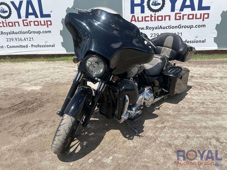 2012-harley-davidson-flhx-street-glide-motorcycle-image-1