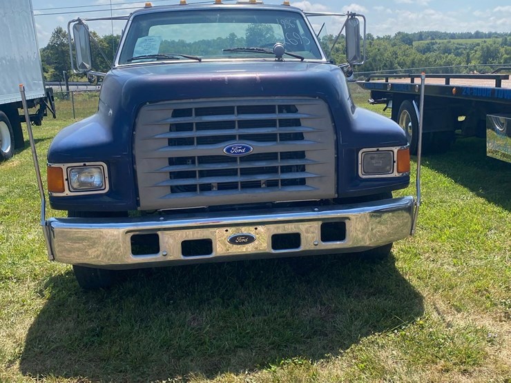 1996-ford-f800-image-3