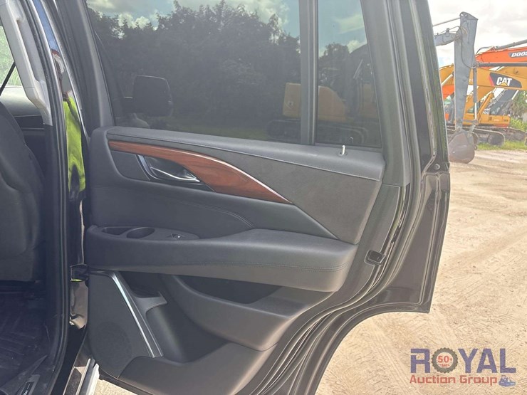 2020-cadillac-escalade-image-18