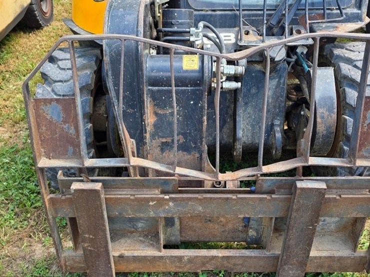 2011-jcb-515-40-image-31