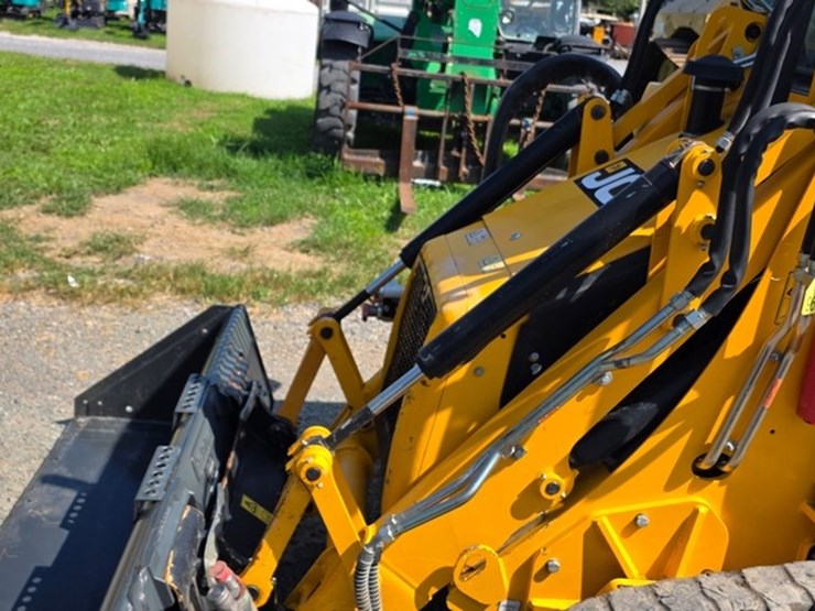 2021-jcb-1cxt-image-10