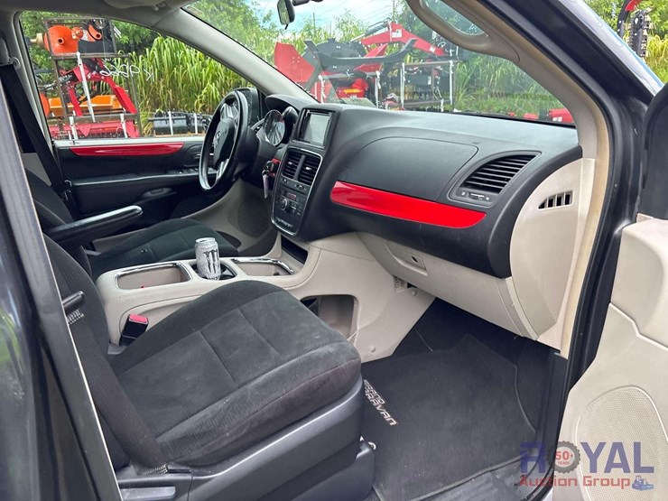 2012-dodge-grand-caravan-image-23