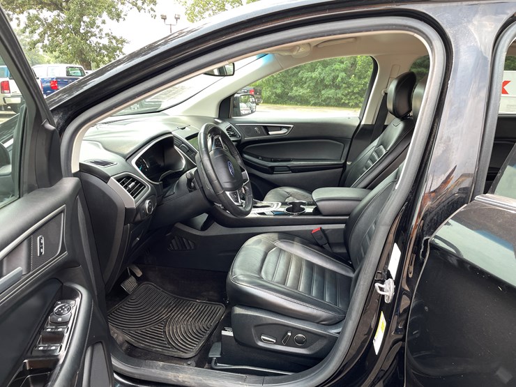 2016-ford-edge-sel-image-49