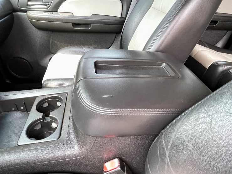 2008-chevrolet-suburban-image-58