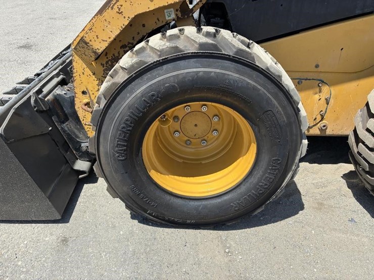 2013-caterpillar-262d-image-8