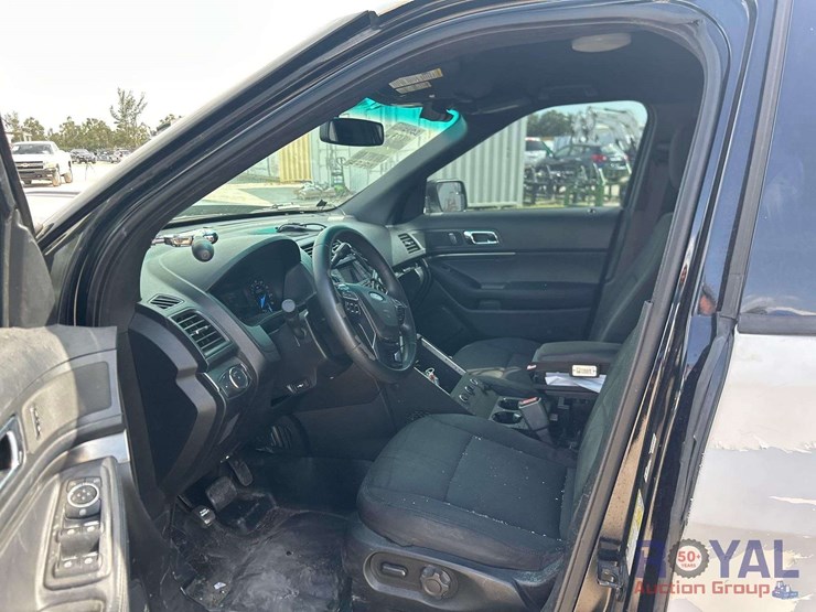 2016-ford-explorer-image-11