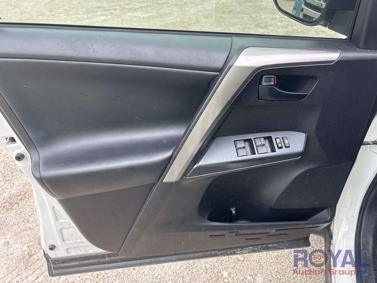 2018-toyota-rav4-image-13