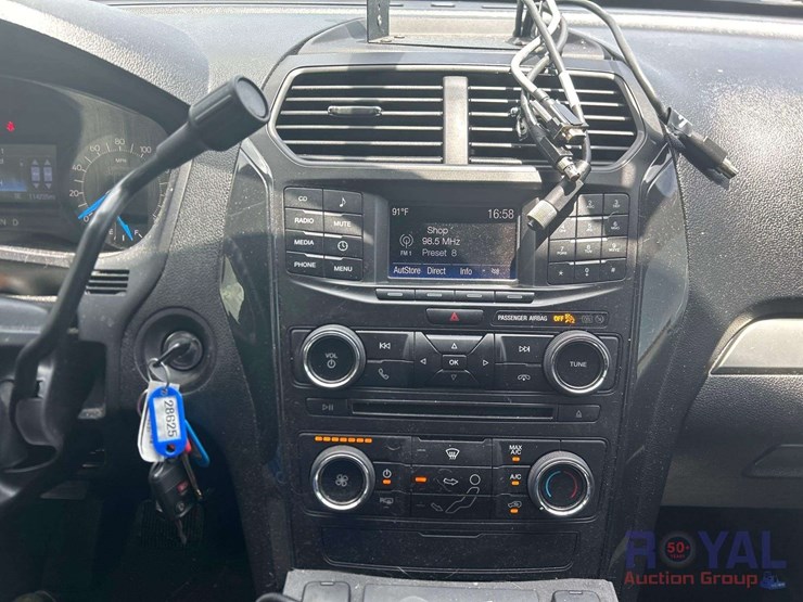 2017-ford-explorer-image-15