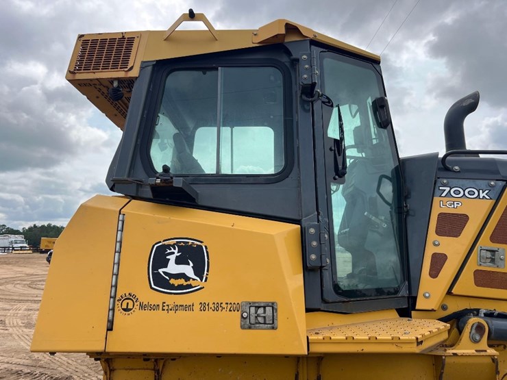 2020-deere-700k-lgp-image-25