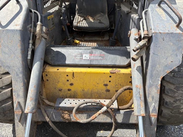 new-holland-ls170-image-12