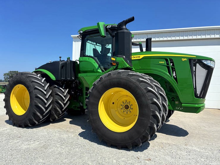 2023-john-deere-9r-440-image-1