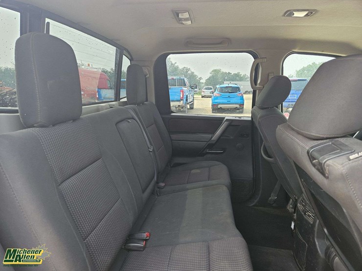 2014-nissan-titan-image-33