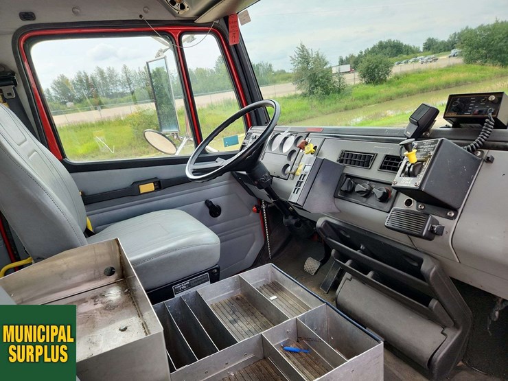 1996-freightliner-fl80-image-25