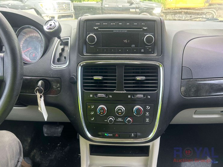 2014-dodge-grand-caravan-image-10
