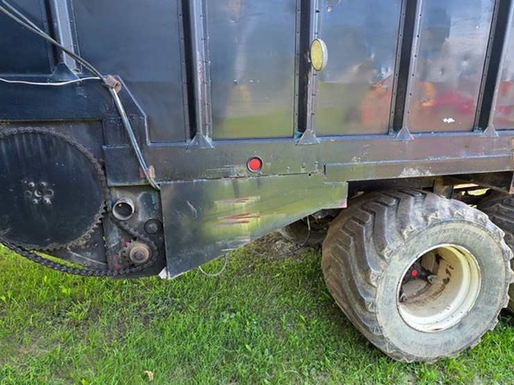 tandem-axle-silage-cart-image-13